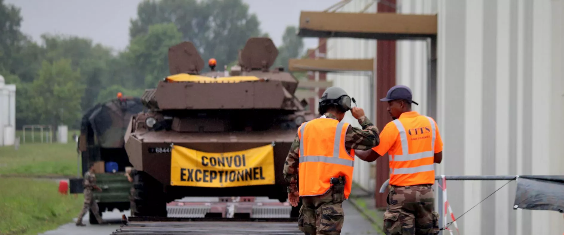 Transport d'un convoi militaire pour le 14 juillet par Rail Logistics Europe