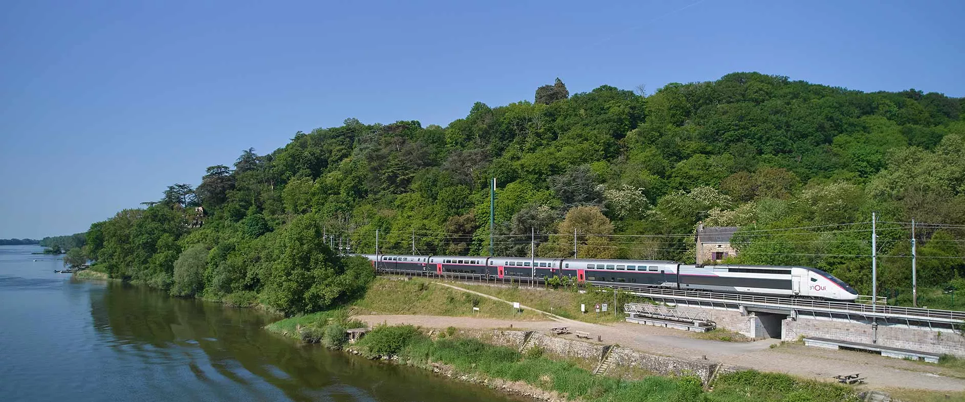 Vue aérienne du TGV INOUI