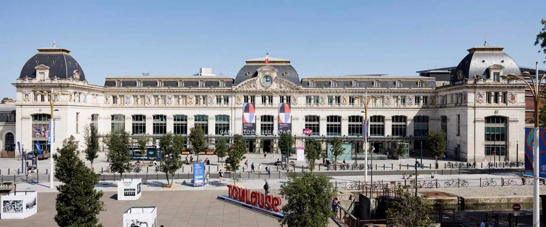 Parvis de la gare de Toulouse Matabiau
