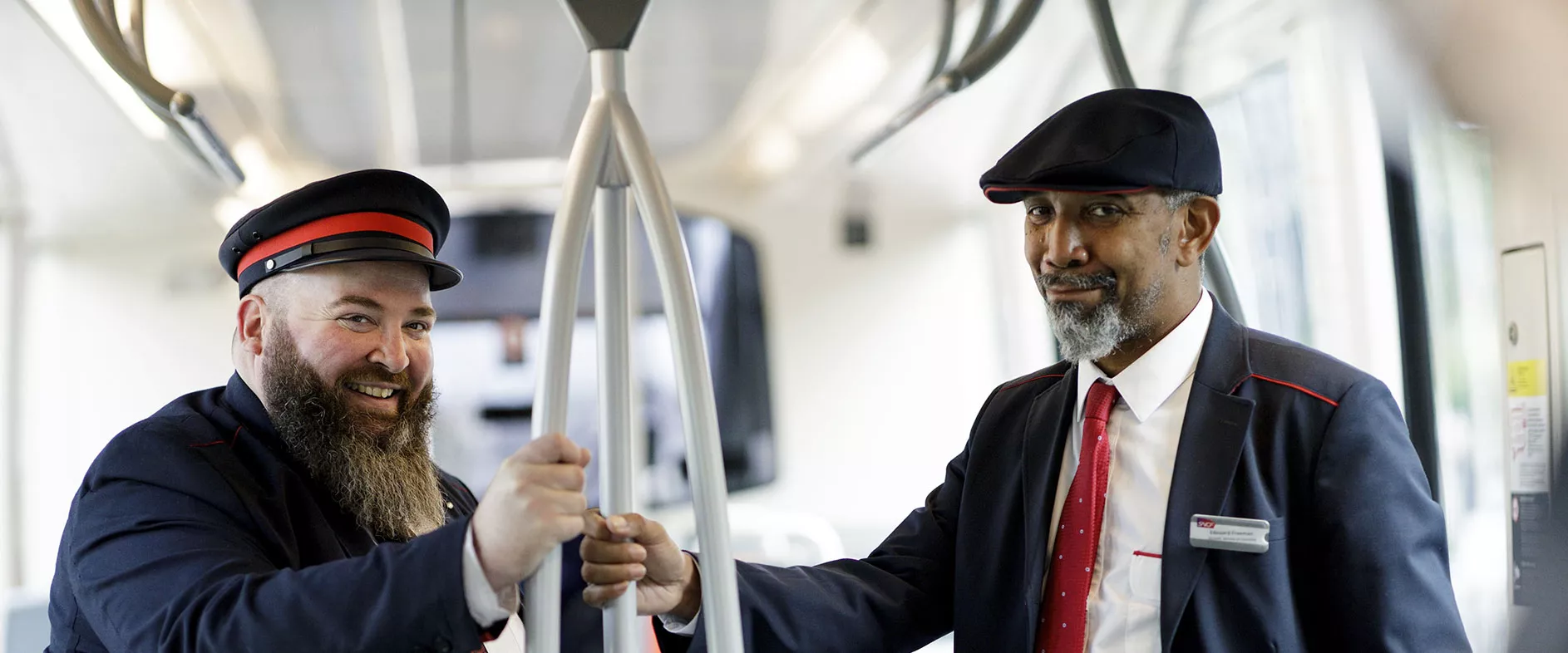 Agents SNCF dans un Tram T4