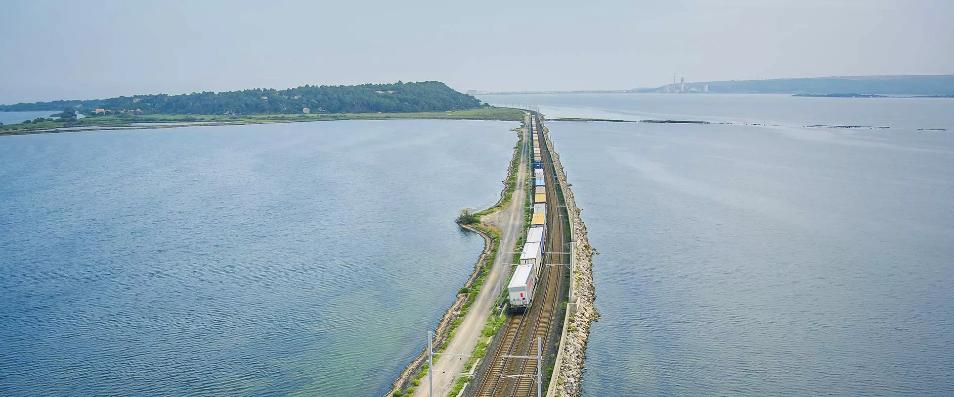 Train Fret dans un paysage