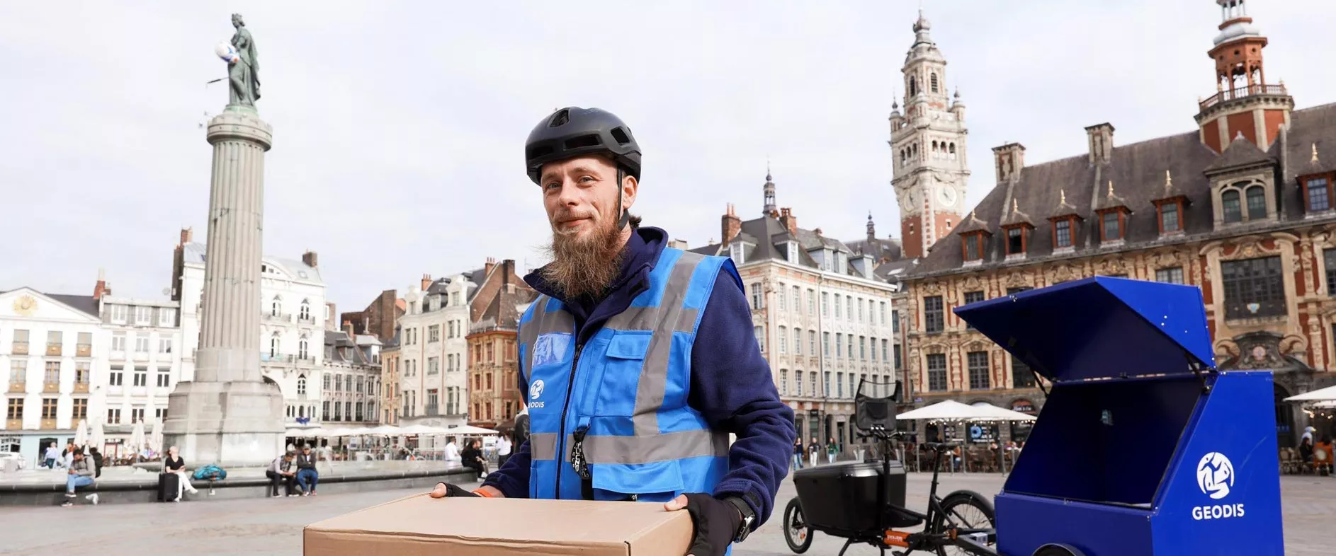 Livreur en centre-ville en triporteur GEODIS