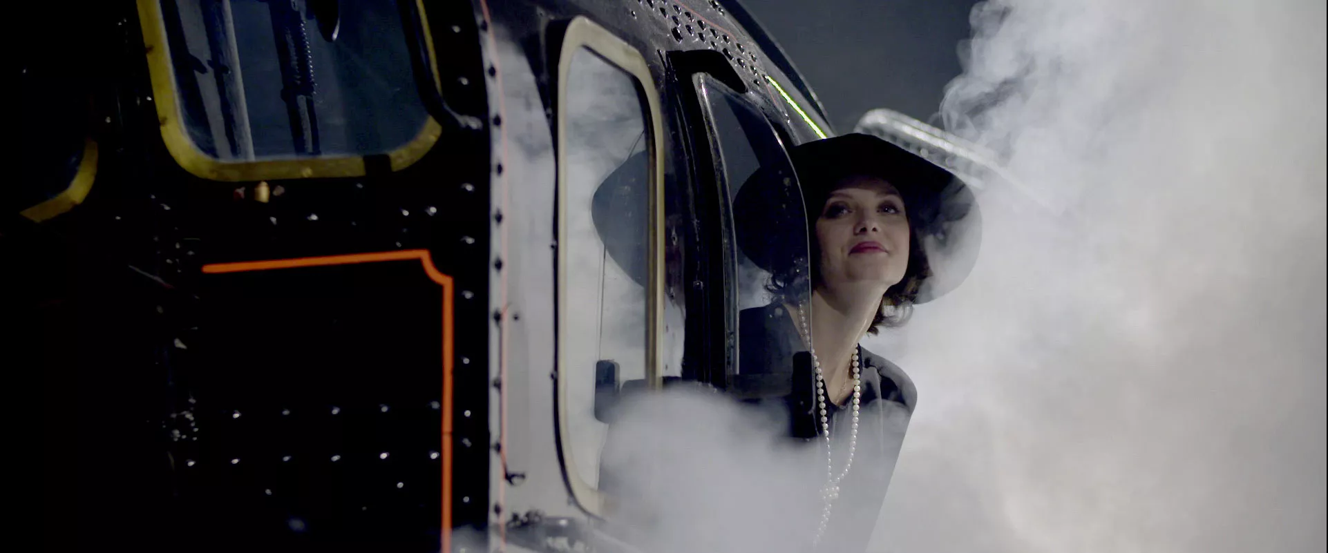 Voyageuse sortant de l'Orient Express