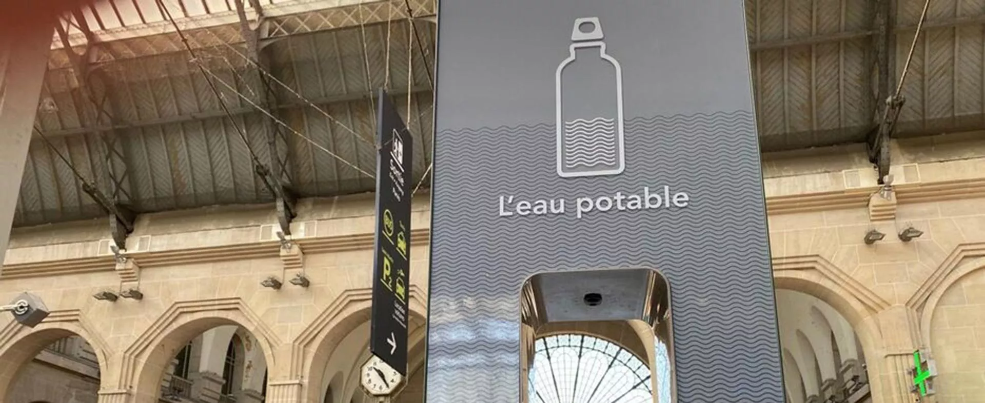 Fontaine à eau en gare de Paris