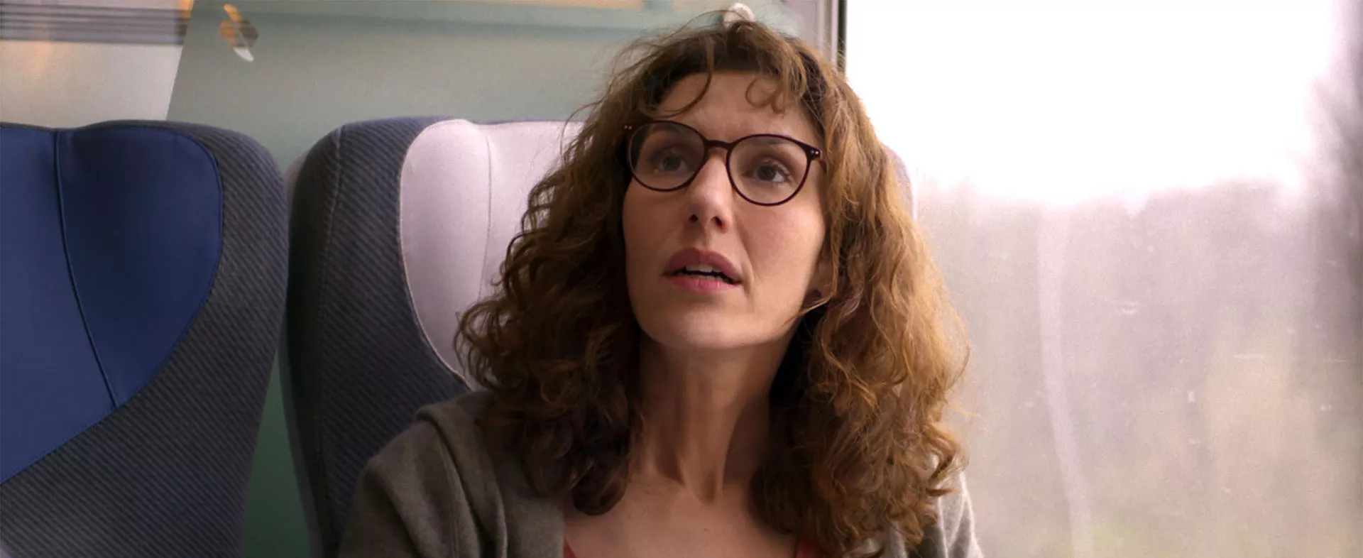 Tournage de la série Iris dans un wagon Corail