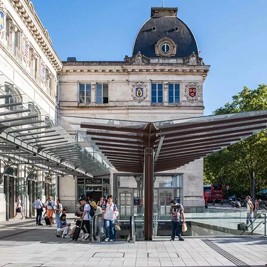 Parvis de la gare de Toulouse Matabiau