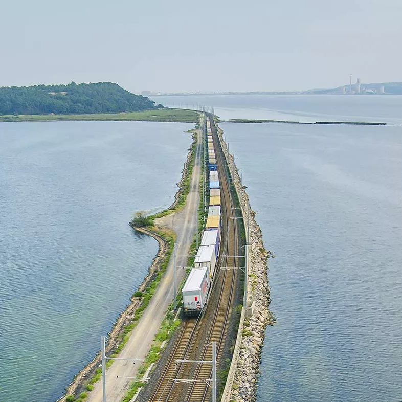 Train Fret dans un paysage