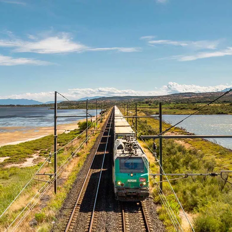 Train Fret dans un paysage
