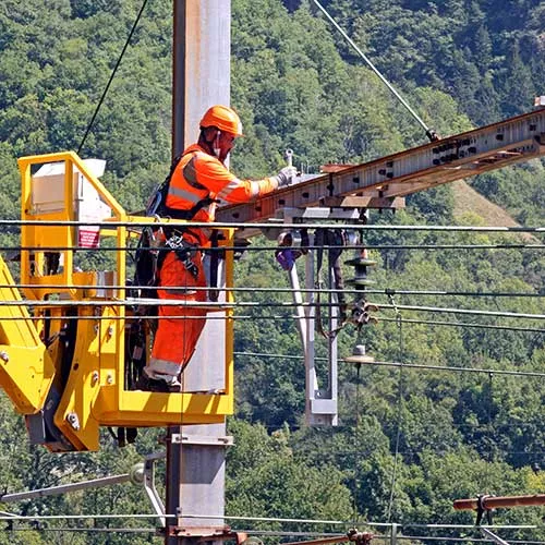 Maintenance caténaire par SNCF Réseau