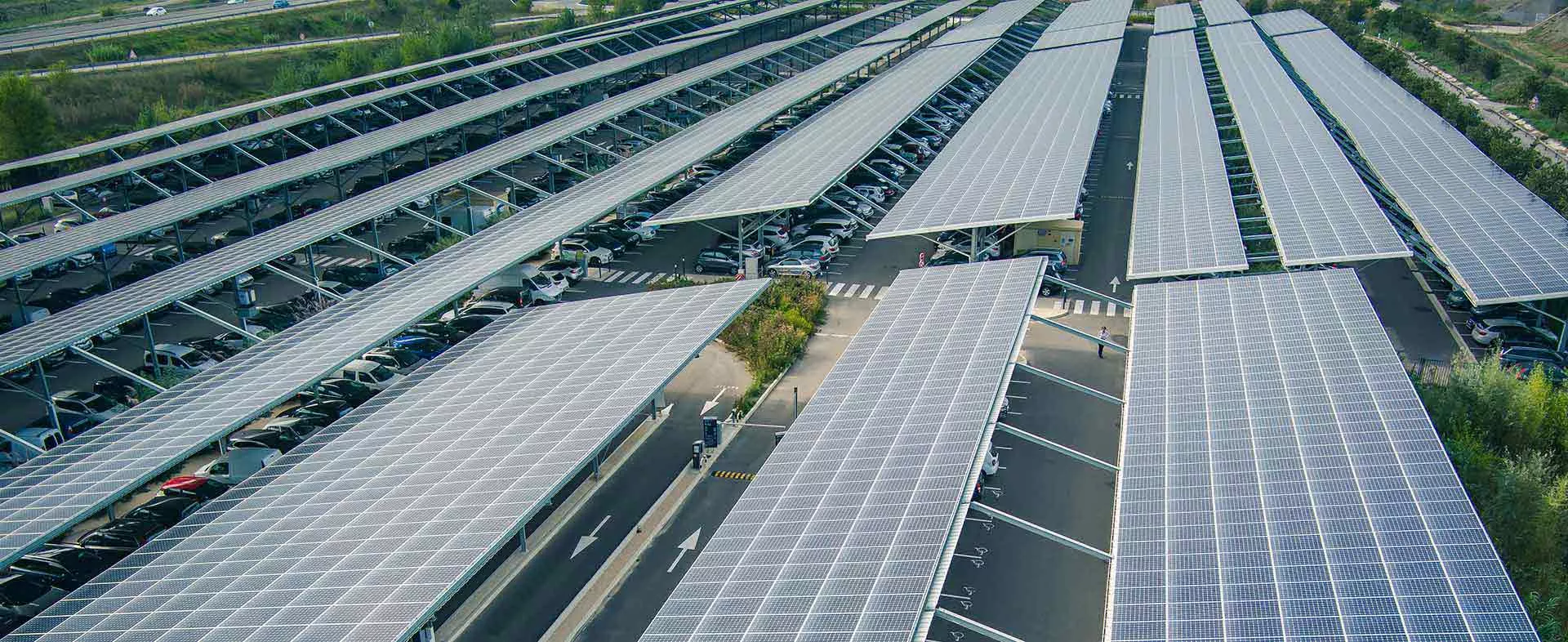 Panneau solaire sur parking de gare