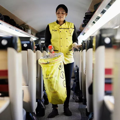 Agente du service propreté à bord