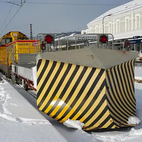 Déneigeuse sur voie ferroviaire