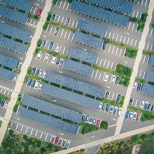 Des ombrières photovoltaïques sur des parkings de gare