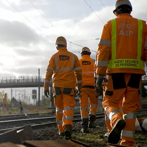 Agents SNCF Réseau sur voies