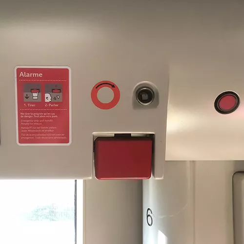 Signal d'alarme à bord d'un TER