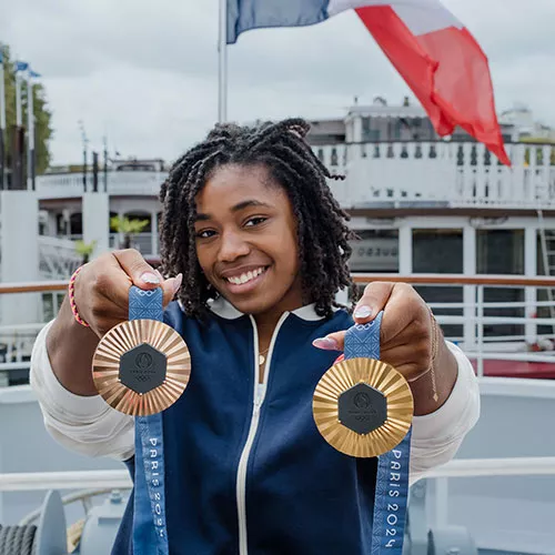 Sarah-Léonie Cysique présente ses médailles olympiques 2024 – Athlète SNCF