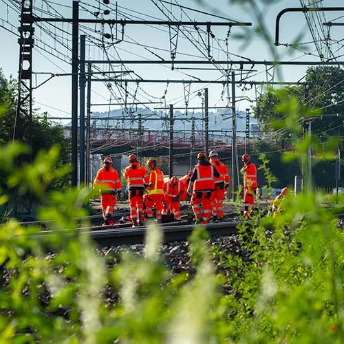 Techniciens SNCF Réseau sur les voies