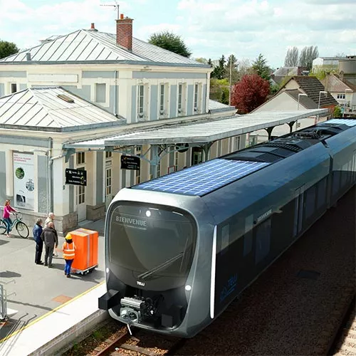 Train TELLi sur un quai