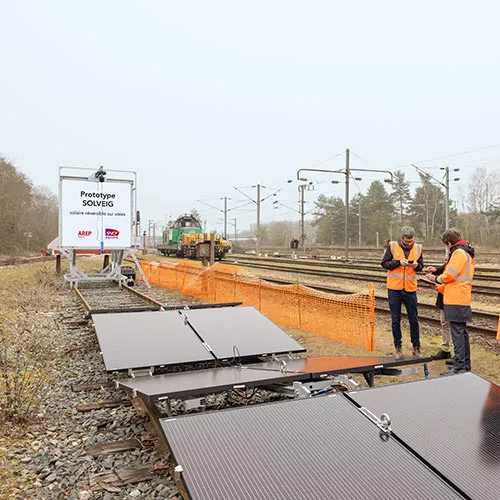 Panneaux photovoltaïques posés par AREP